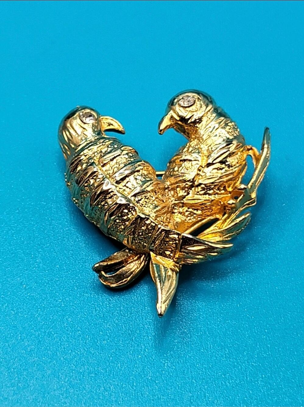 Vintage Gold Tone Lovebirds Brooch Rhinestone Eyes Bird Pin